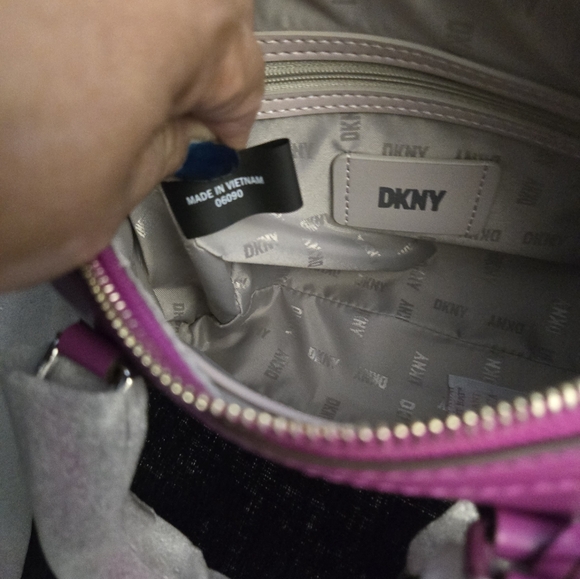 DKNY - Picture 5 of 6